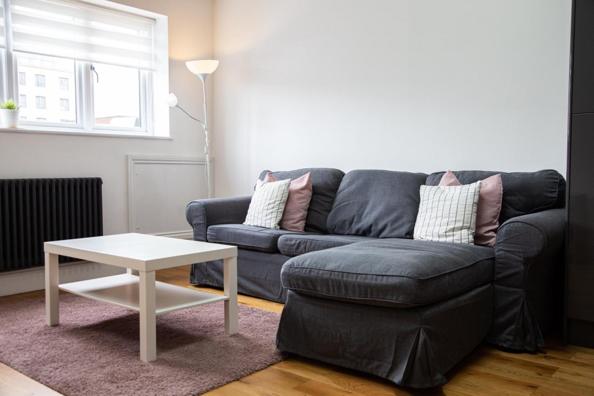 Academy Apartment *