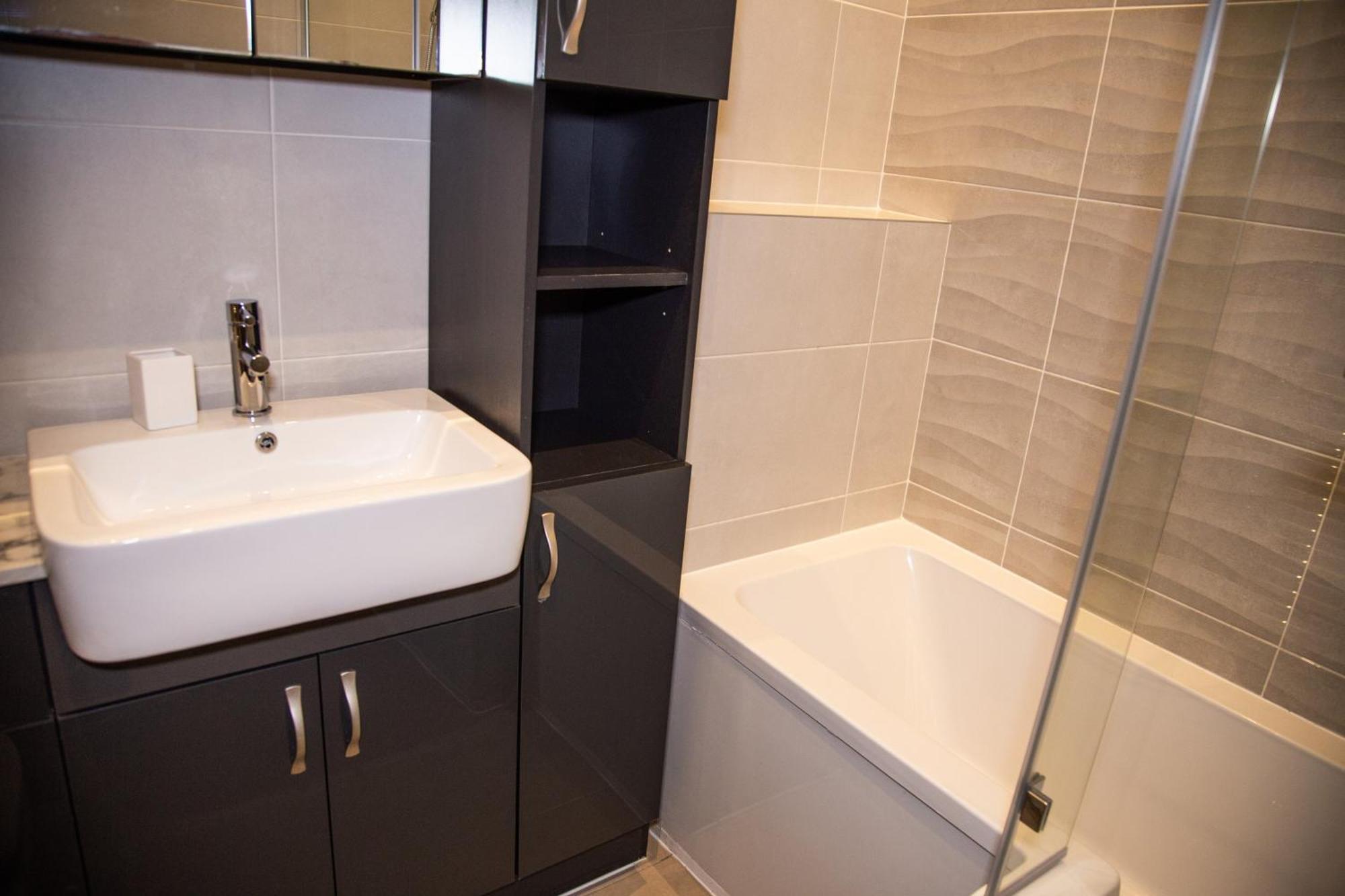 Academy Apartment *