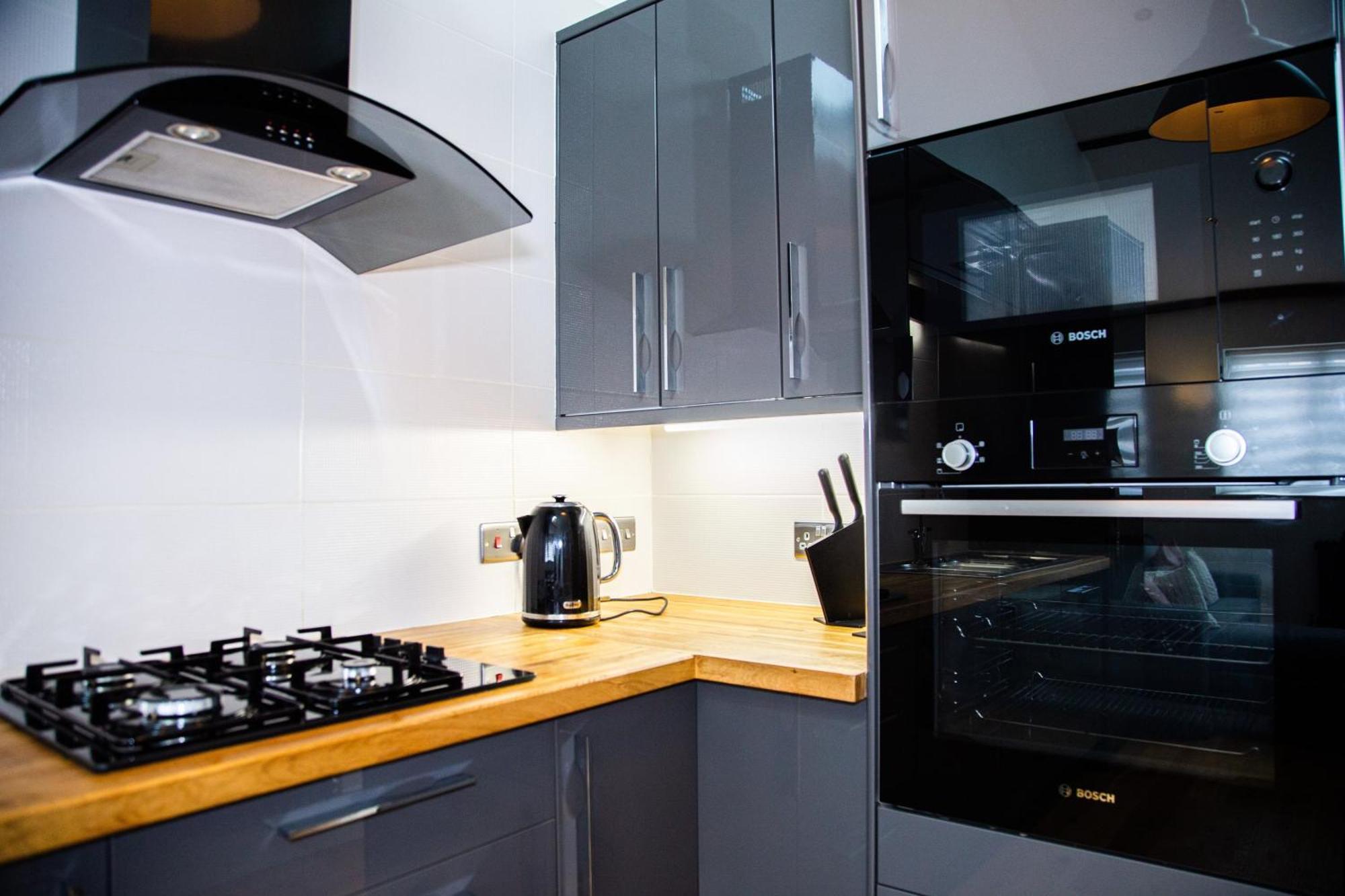 Academy Apartment *